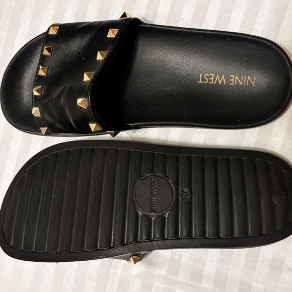 Nine West Slippers black with gold tone spiked size 7M - Picture 3 of 5